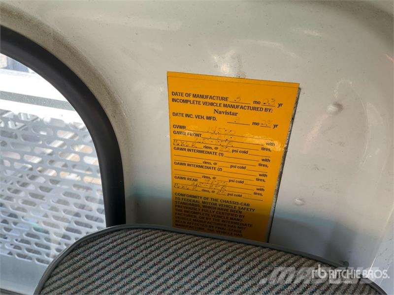 Isuzu NPR Kamioni sa otvorenim sandukom