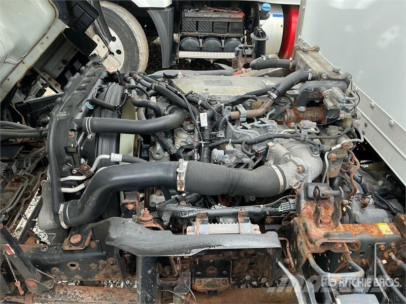 Isuzu NPR Camiones caja cerrada