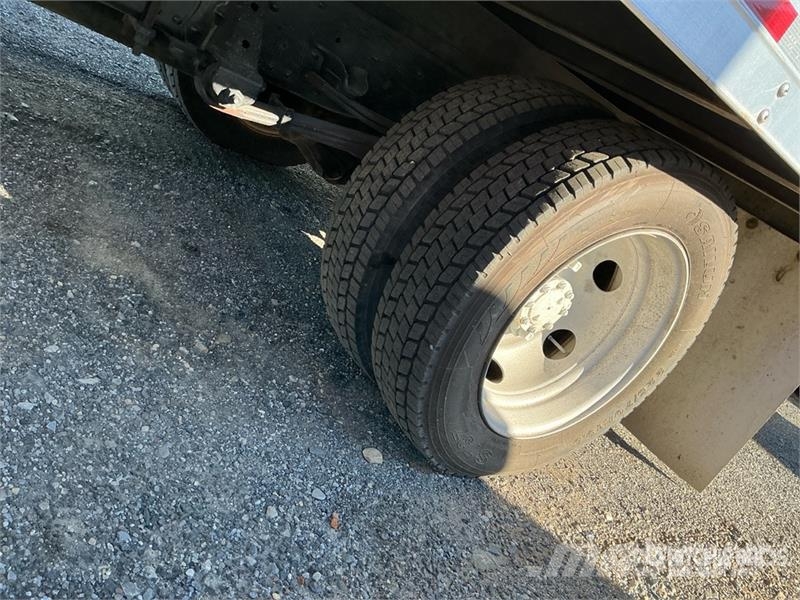 Isuzu NPR 貨箱式卡車
