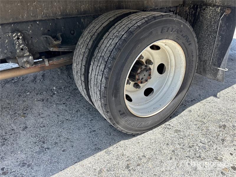 Isuzu NPR Caminhões com temperatura controlada