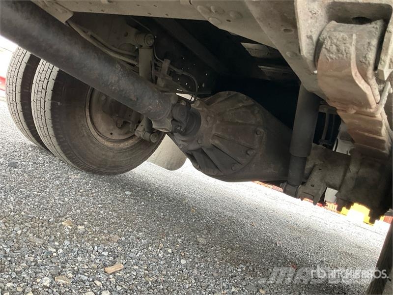 Isuzu NPR Camiones plataforma