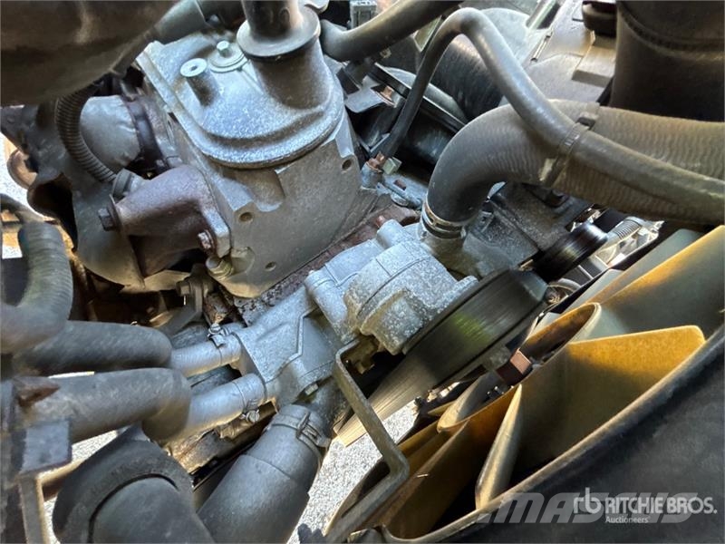 Isuzu NPR Tippbilar