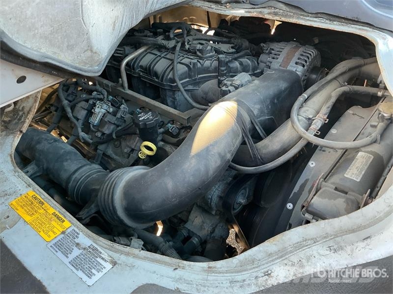 Isuzu NPR 貨箱式卡車