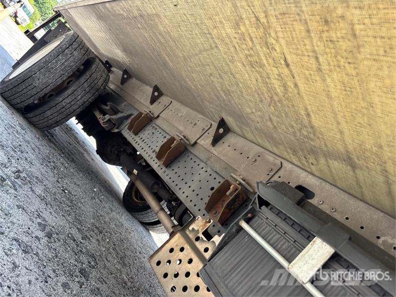 Isuzu NPR Caminhões com temperatura controlada