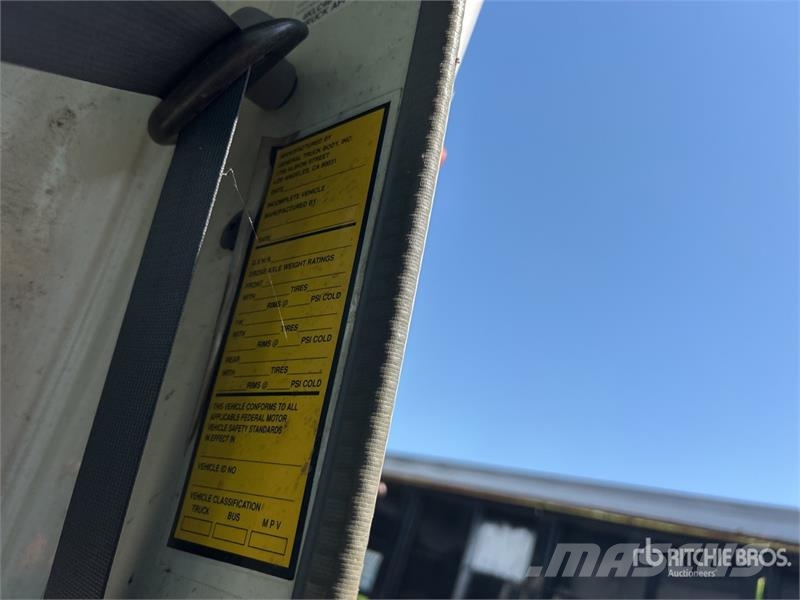Isuzu NPR Bakwagens met gesloten opbouw