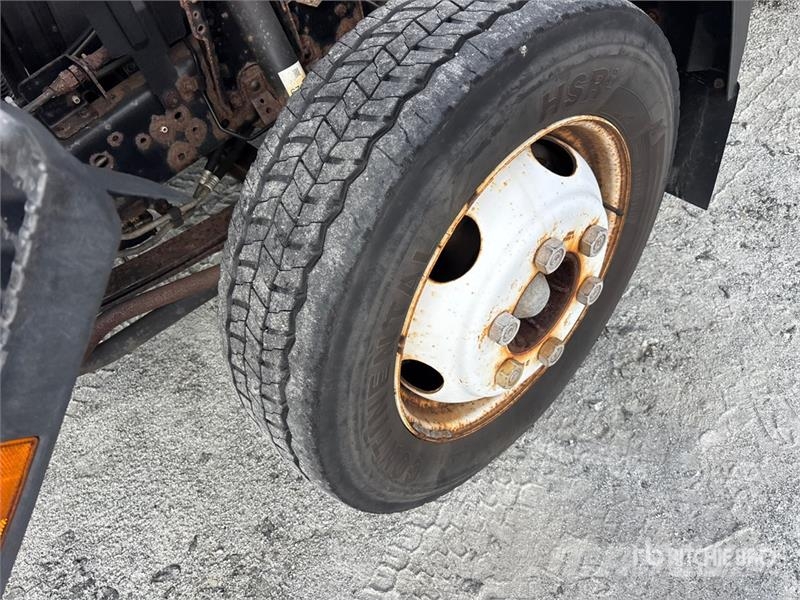 Isuzu NPR Camion cassonati