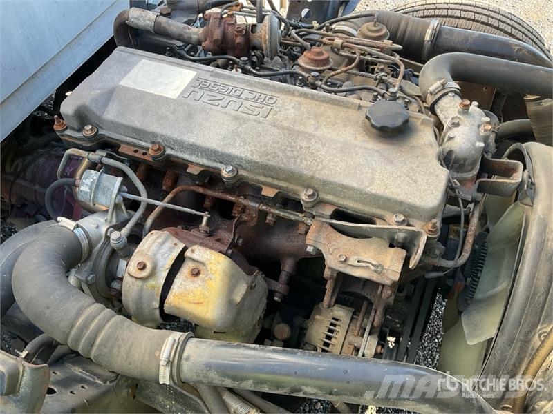 Isuzu NPR Kamioni sa otvorenim sandukom