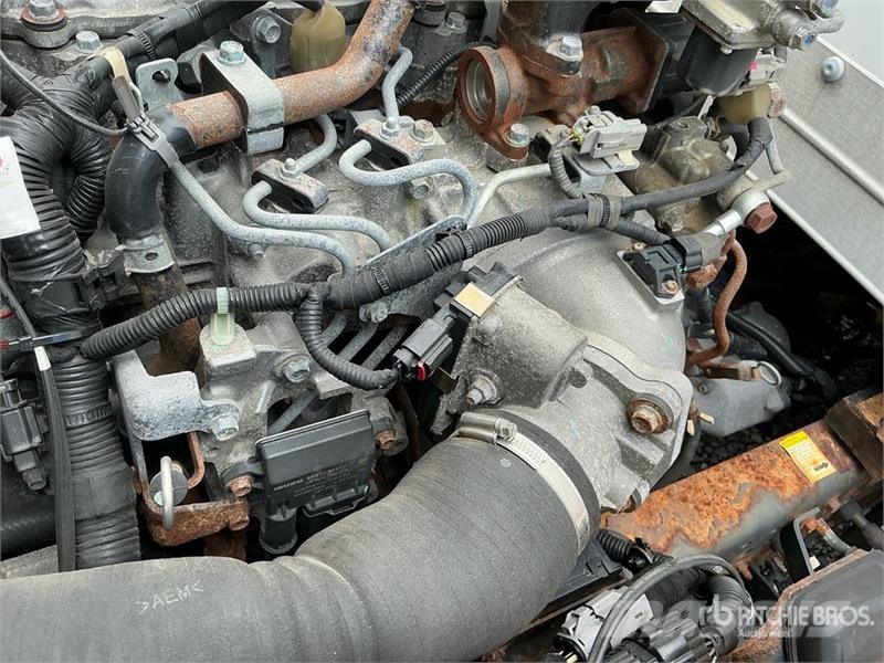 Isuzu NPR Camiones caja cerrada