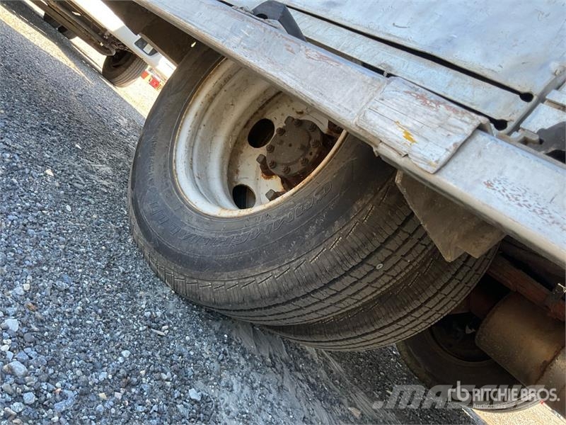 Isuzu NPR Kamioni sa otvorenim sandukom