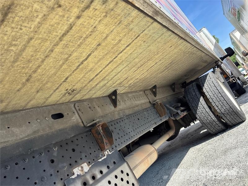Isuzu NPR Caminhões com temperatura controlada