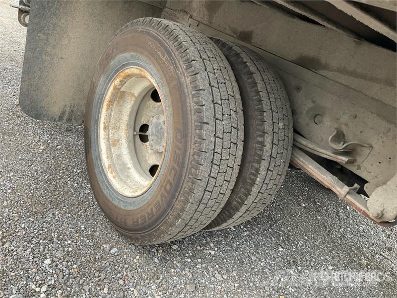 Isuzu NPR Camiones plataforma