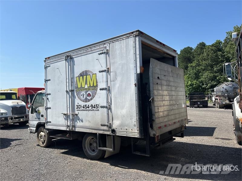 Isuzu NPR Bakwagens met gesloten opbouw