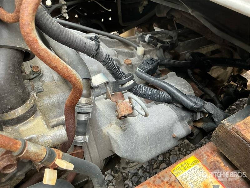 Isuzu NPR Camiones caja cerrada