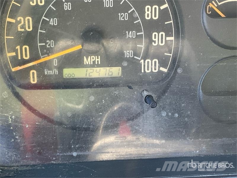 Isuzu NPR Kamioni sa otvorenim sandukom