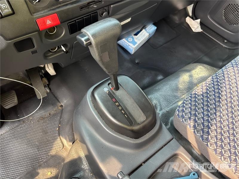 Isuzu NPR شاحنات بدرجة حرارة قابلة للضبط