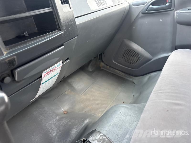 Isuzu NPR Camiones plataforma