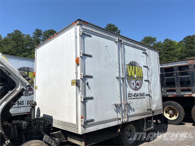 Isuzu NPR Bakwagens met gesloten opbouw