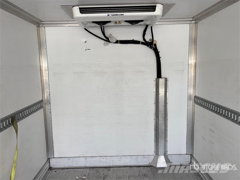 Isuzu NPR Caminhões com temperatura controlada