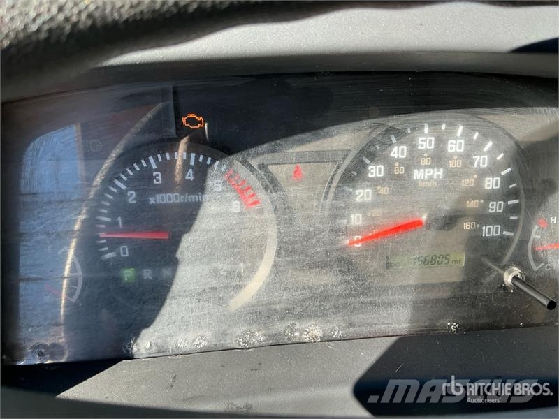 Isuzu NPR 貨箱式卡車