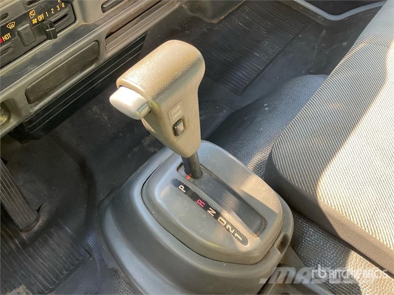 Isuzu NPR Kamioni sa otvorenim sandukom