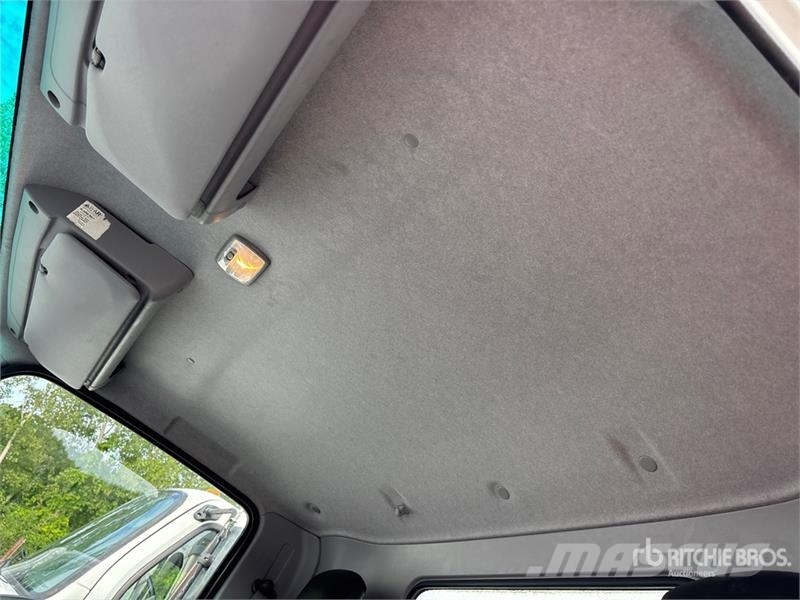 Isuzu NPR Camion cassonati