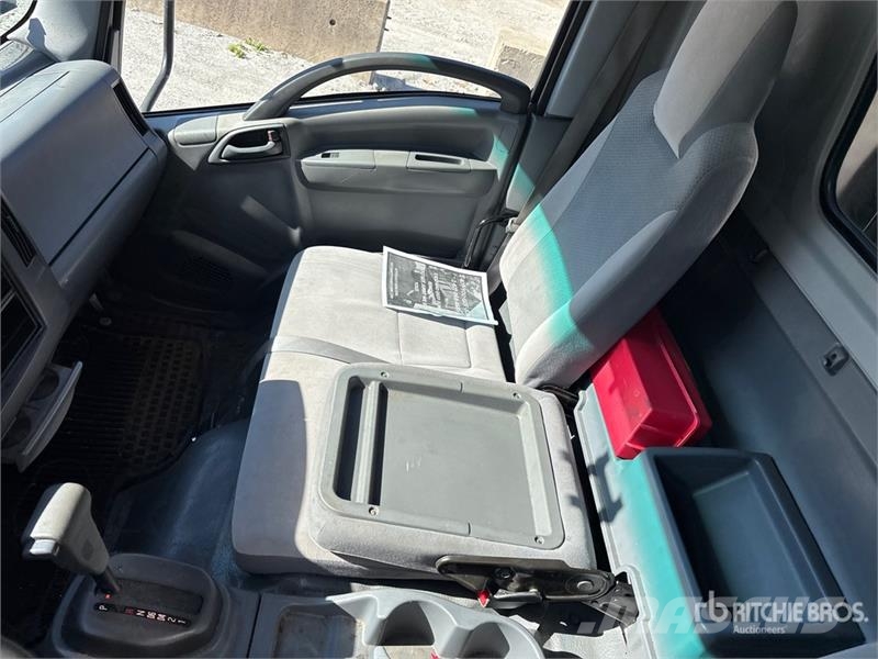 Isuzu NPR Tippbilar