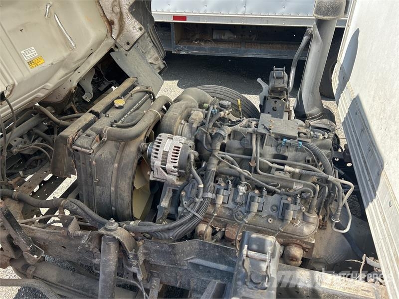 Isuzu NPR Bakwagens met gesloten opbouw