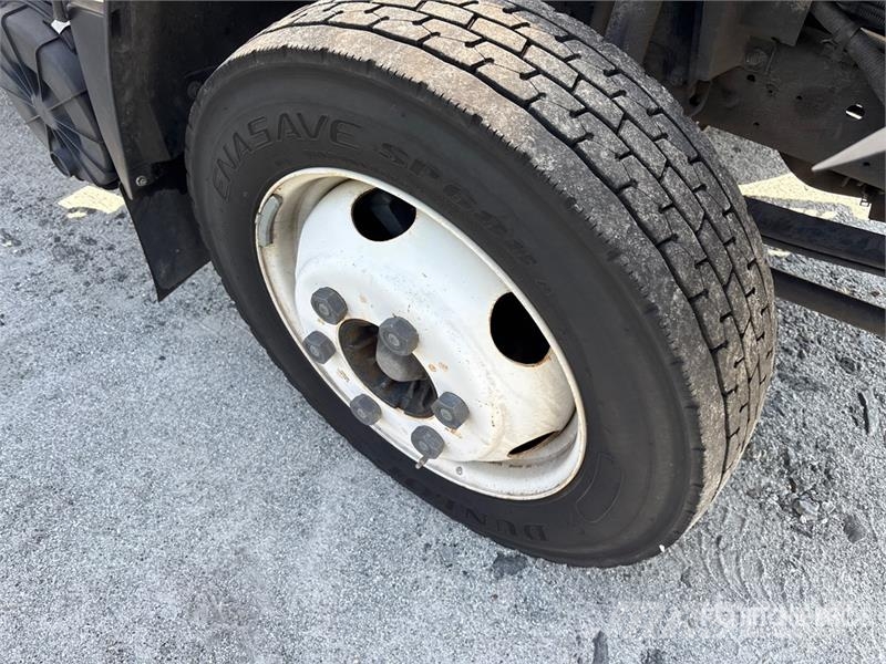 Isuzu NPR Caminhões com temperatura controlada