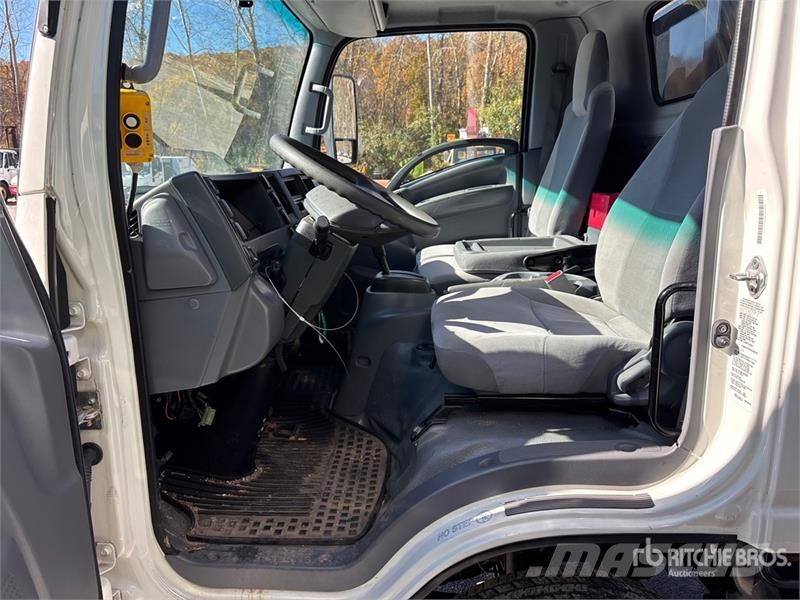 Isuzu NPR Tippbilar