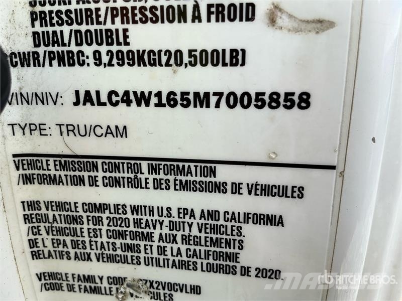 Isuzu NPR Camiones caja cerrada