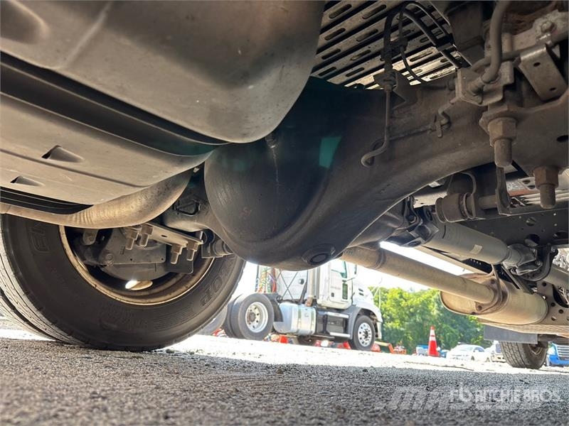 Isuzu NPR Caminhões com temperatura controlada