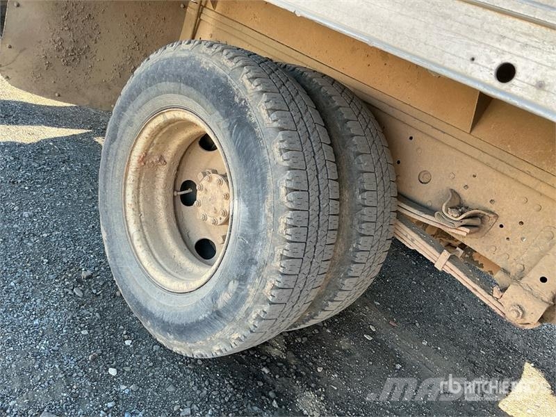Isuzu NPR Skapbiler