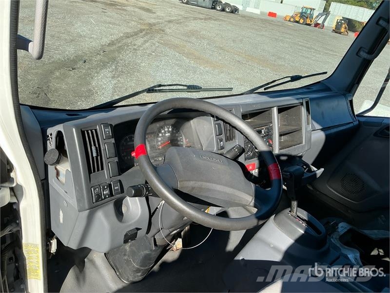 Isuzu NPR 貨箱式卡車