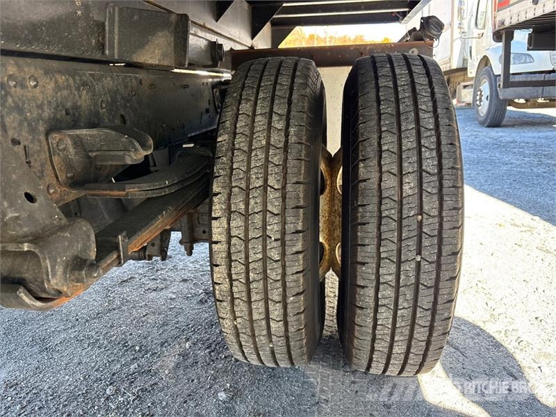 Isuzu NPR Tippbilar