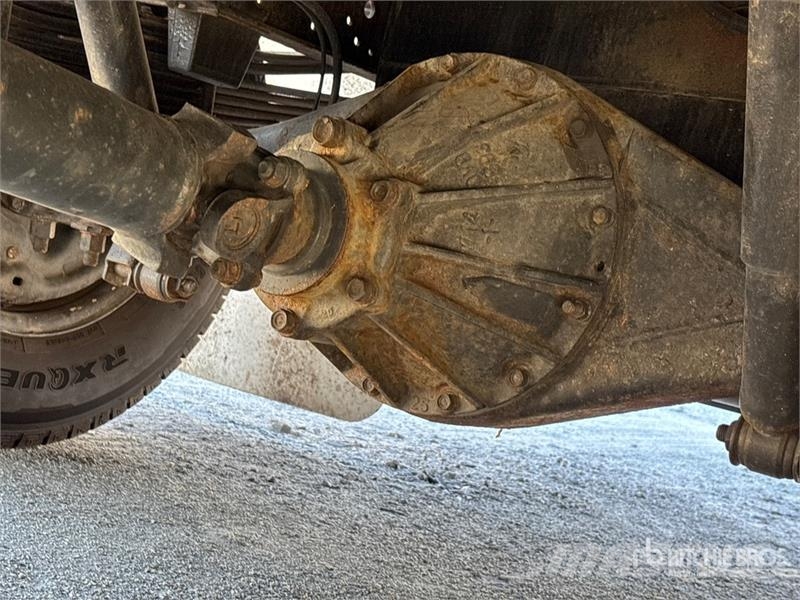 Isuzu NPR Tippbilar