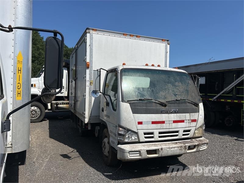 Isuzu NPR Bakwagens met gesloten opbouw