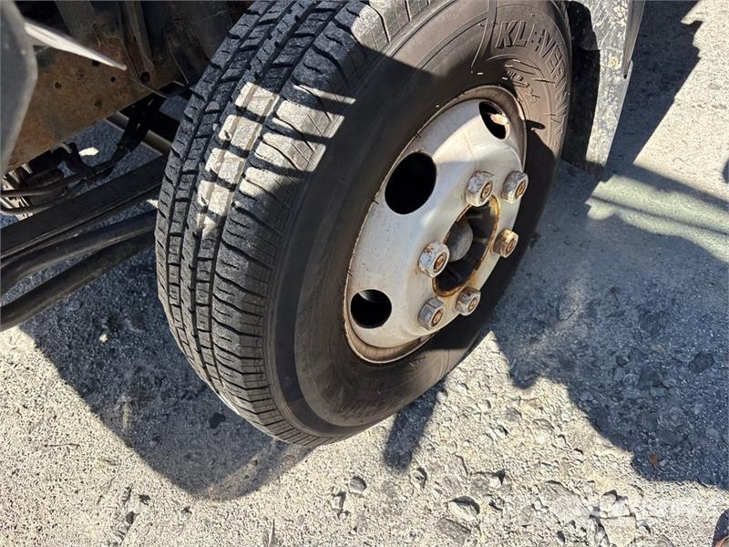 Isuzu NPR Tippbilar