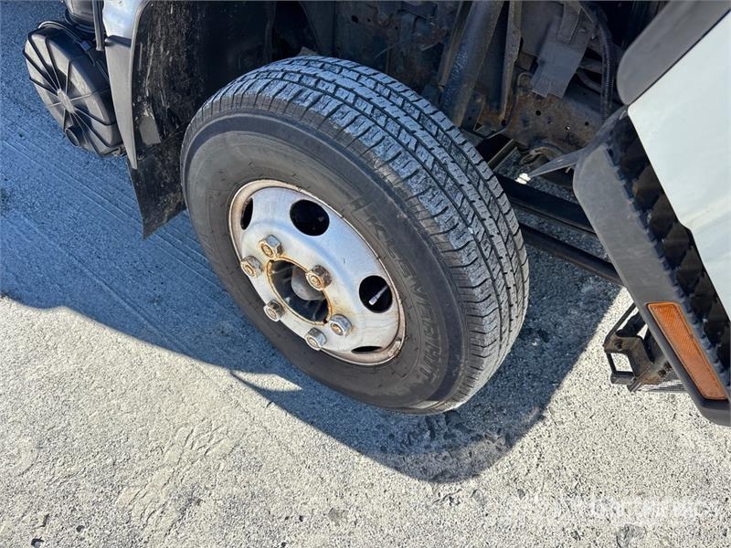 Isuzu NPR Tippbilar