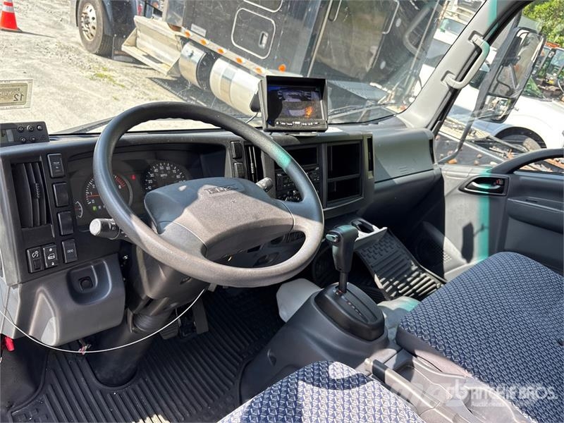 Isuzu NPR Caminhões com temperatura controlada
