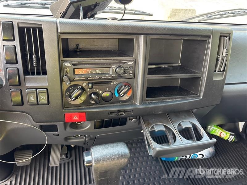Isuzu NPR شاحنات بدرجة حرارة قابلة للضبط