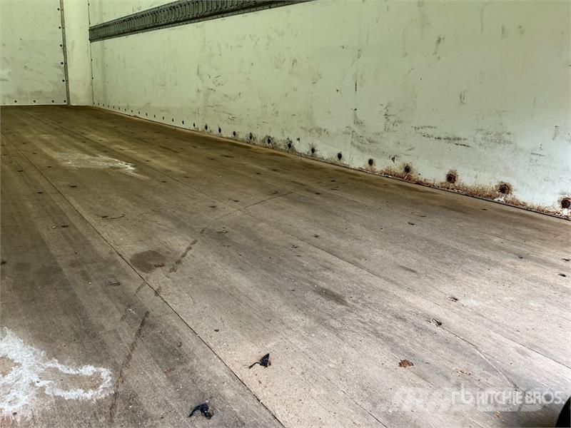 Isuzu NPR Camiones caja cerrada