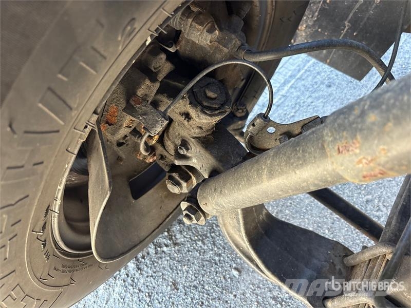 Isuzu NPR Tippbilar