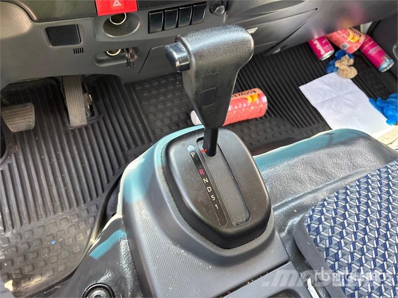 Isuzu NPR Caminhões com temperatura controlada