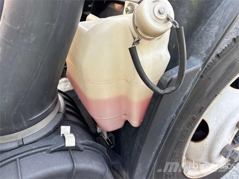Isuzu NPR شاحنات بدرجة حرارة قابلة للضبط