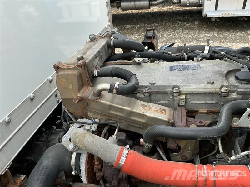 Isuzu NPR Camiones caja cerrada