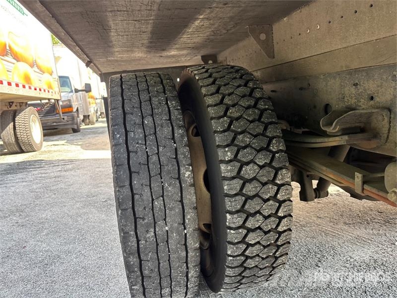 Isuzu NPR Caminhões com temperatura controlada