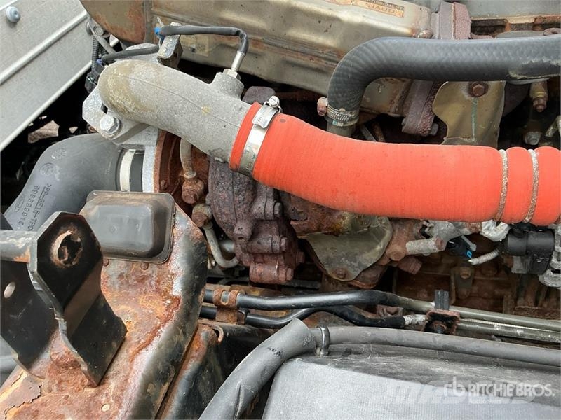 Isuzu NPR Camiones caja cerrada