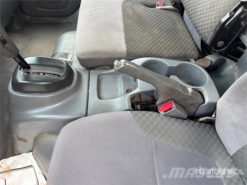 Isuzu NPR Camiones plataforma