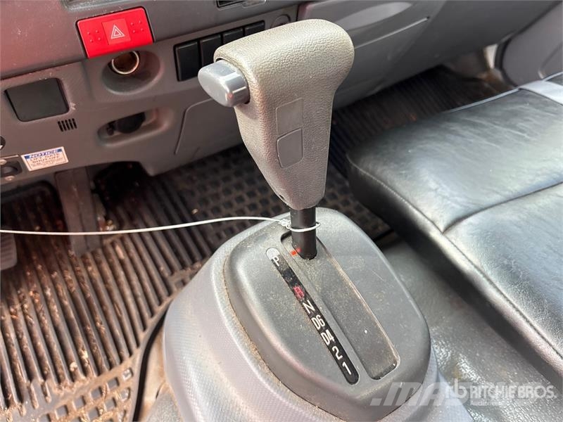 Isuzu NPR Camion cassonati