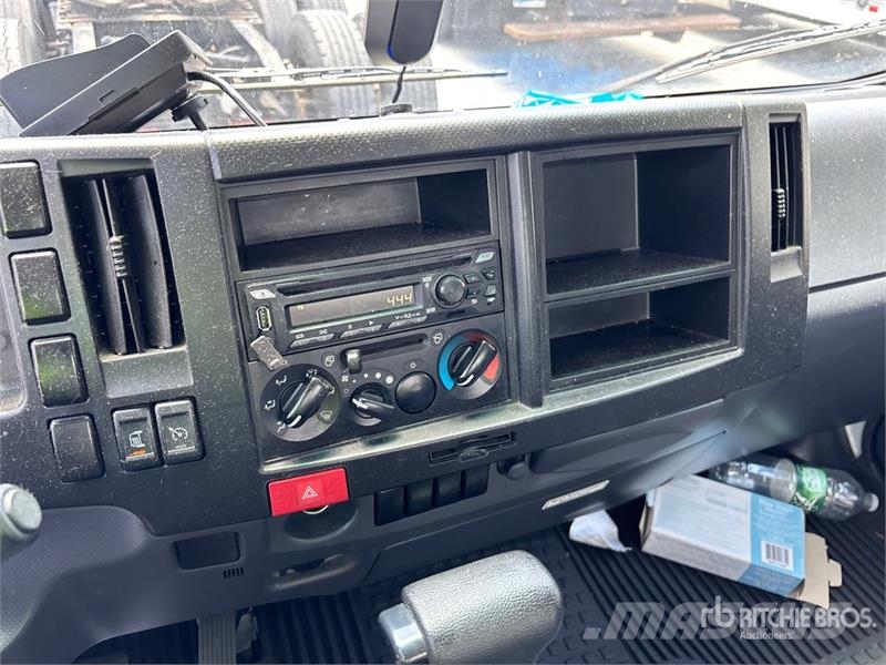 Isuzu NPR Caminhões com temperatura controlada